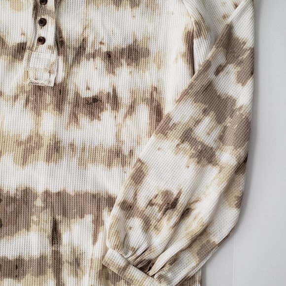 AMERICAN RAG Framed Henley Tie Dye Top - Picture 5 of 10